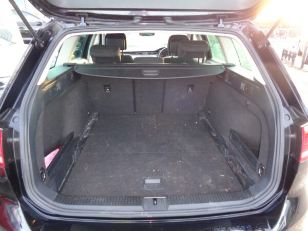 Volkswagen, Passat - Image 3